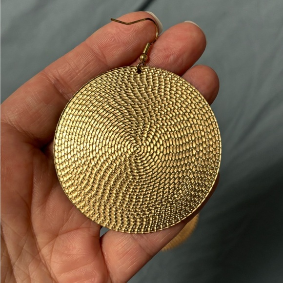 🖤NWOT Elegant Gold Tone Disc Earrings - Picture 4 of 6